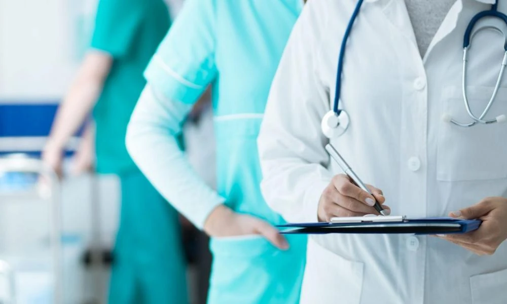 Γιατροί του Δημοσίου με ιδιωτικά ιατρεία και ιδιώτες σε Δημόσια Νοσοκομεία- Πότε θα αρχίσει να λειτουργεί το νέο ΕΣΥ